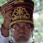 Priester bei der Zeremonie