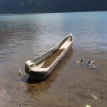 ein Einbaum am Bratansee