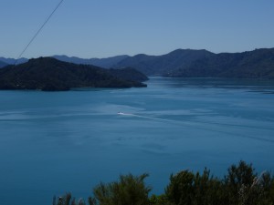 Blick von ganz hoch oben nach einem steilen Aufstieg