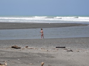 Der kleine Mann beim Angeln