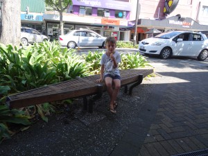 X beim Eis essen in Whakatane