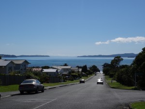 Blick von oben auf die Bucht. Ich bin auf dem Weg in die Buecherei...