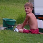 Im Anschluss macht sich das Kind mal nuetzlich