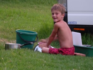 Im Anschluss macht sich das Kind mal nuetzlich