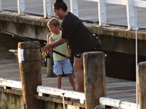 ob die Maorifrau wohl was am Haken hat...