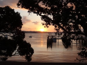 Schoene Abendstimmung von der Terrasse des Swordfish Clubs