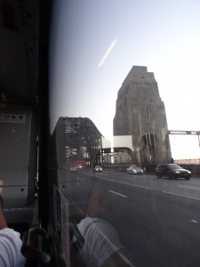 Mit dem Bus über die Harbour Bridge