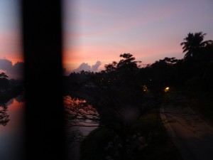 Kurz nach dem Aufwachen mal aus dem Fenster des fahrenden Zuges geschaut...