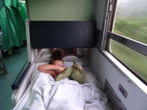 Das kleine Äffchen hat natürlich mal wieder am Besten von uns Dreien geschlafen.