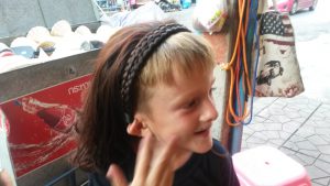 ...die Oma. Nur an der Haarfarbe müssen wir noch arbeiten!