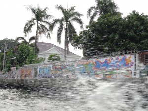 ...ein ganz schönes Tempo vor. Es spritzt und...